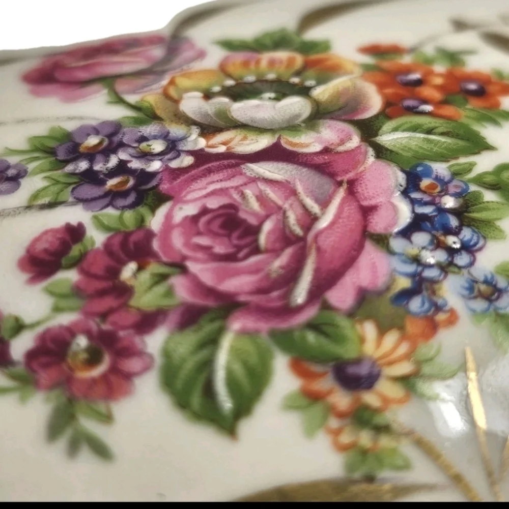 LIMOGES FRANCE EGG SHAPE FLORAL HANDPAINTED FOOTED WHITE VINTAGE TRINKET BOX